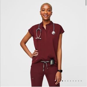 Figs Rafaela™ Oversized Scrub Top size XS color Burgundy